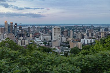 Montreal, CANADA - Haziran 2022 Montreal silueti, Montreal, Quebec 'teki Mont Royal bakış açısı