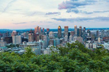 Montreal, CANADA - Haziran 2022 Montreal silueti, Montreal, Quebec 'teki Mont Royal bakış açısı