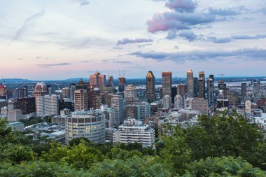 Montreal, CANADA - Haziran 2022 Montreal silueti, Montreal, Quebec 'teki Mont Royal bakış açısı