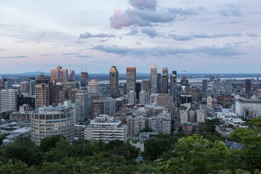 Montreal, CANADA - Haziran 2022 Montreal silueti, Montreal, Quebec 'teki Mont Royal bakış açısı