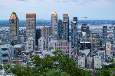 Montreal, CANADA - Haziran 2022 Montreal silueti, Montreal, Quebec 'teki Mont Royal bakış açısı