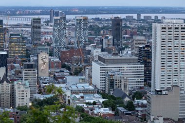 Montreal, CANADA - Haziran 2022 Montreal silueti, Montreal, Quebec 'teki Mont Royal bakış açısı