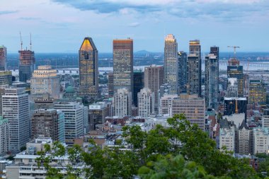 Montreal, CANADA - Haziran 2022 Montreal silueti, Montreal, Quebec 'teki Mont Royal bakış açısı