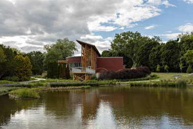 MONTREAL, CANADA - Haziran 2022: Montreal Botanik Bahçesinde Frederic Back Tree Pavyonu, Kanada