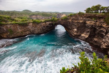 Doğal Taş Köprüsü, Mavi Göl, Nusa Penida, Bali, Endonezya