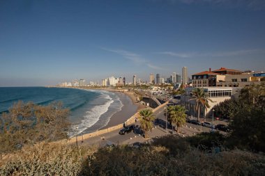 Deniz kıyısının gündüz manzarası, tatil konsepti.