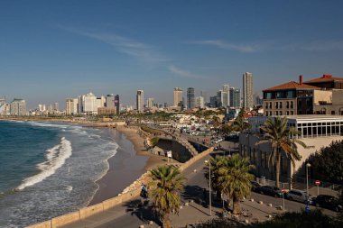 Deniz kıyısının gündüz manzarası, tatil konsepti.