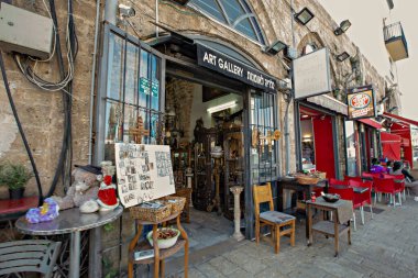 Tel Aviv 'deki eski pazar caddesi. Eski kasaba, Jaffa, İsrail.