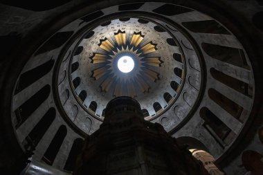 Kutsal Mezar Kilisesi 'nin içinde, iç kubbe. 
