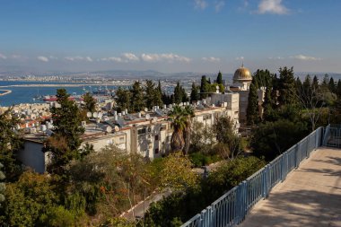 HAIFA, ISRAEL - Aralık 2019: Bah 'Gardens Haifa, Balkon manzaralı (Bah Holy Place), İsrail