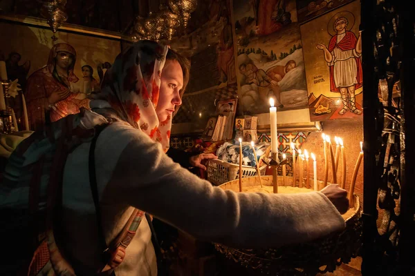 Woman Candle Church Holy Sepulchre Christian Quarter Old City Jerusalem — Stock Photo, Image