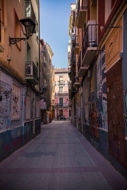 Zaragoza eski kasaba sokak manzarası, Zaragoza 'da eski evler, Aragon, İspanya