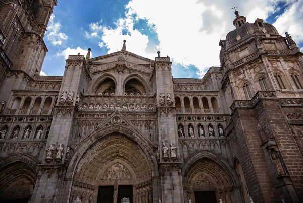 Vista Inferior Antigua Catedral Gótica Detalles Arquitectura — Foto de Stock