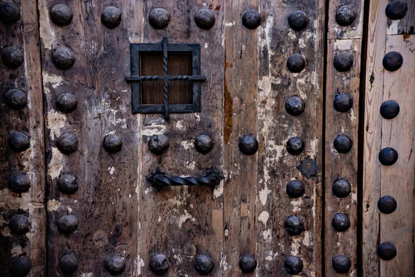 Old Wooden Door Texture Lock Knob Door Ancient Building Toledo — Stok fotoğraf