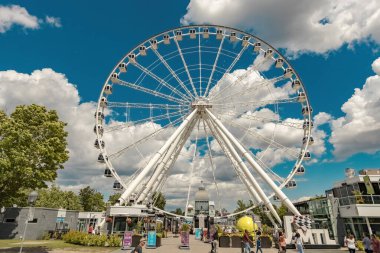 La Grande Roue de Montral - Montreal, Kanada 'nın eski limanında dönme dolap
