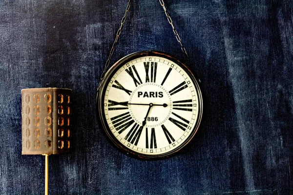 Clock Dark Wall Writing Paris Lamp Living Room Attributes Canada — Fotografia de Stock