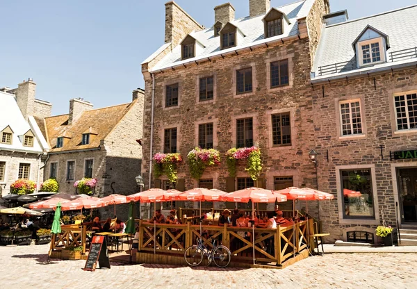 Quebec City Old Town Narrow Street People Sunny Summer Day — Foto de Stock
