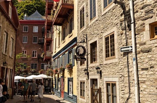 Quebec City Old Town Narrow Street People Sunny Summer Day — Foto Stock