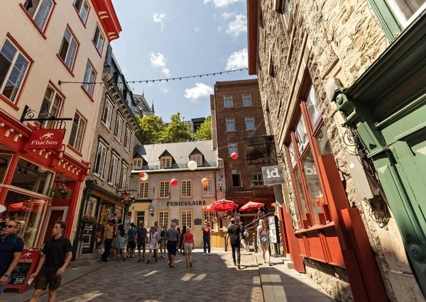 Quebec City Old Town Narrow Street People Sunny Summer Day — Foto Stock