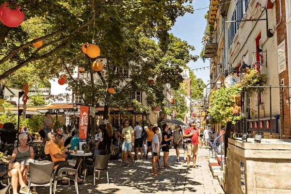 Quebec City Old Town Narrow Street People Sunny Summer Day — Foto de Stock