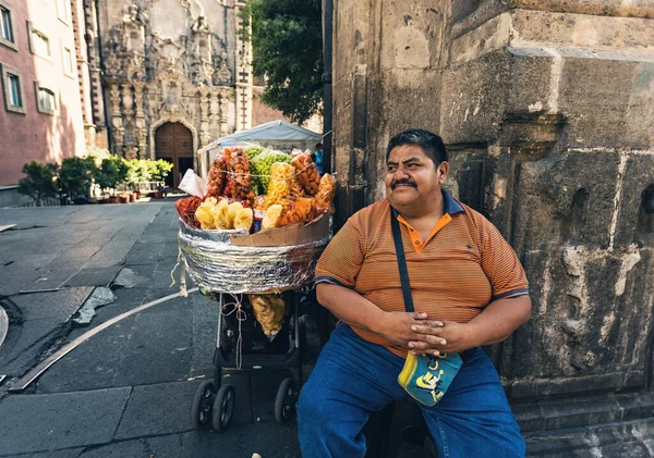 Уличный Торговец Различными Вкусами Домашних Чипсов Улице Мехико — стоковое фото