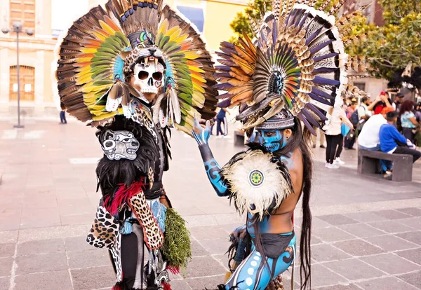 Aztec Shamans Front Cathedral Zocalo Two Man Feathered Headdress Mexico — Stock fotografie