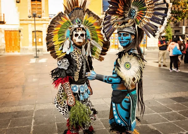 Aztec Shamans Front Cathedral Zocalo Two Man Feathered Headdress Mexico — Stock fotografie