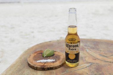 Meksika, Tulum sahilinde limon ve tuzlu Corona birası.