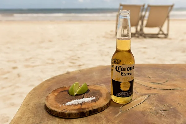 Cerveja Corona Com Limão Sal Praia Tulum México — Fotografia de Stock