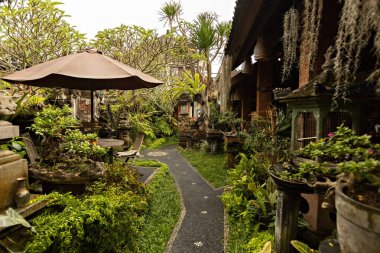 Ubud, Bali, Endonezya 'daki Bali tarzı kafe' nin güzel müdahalesi