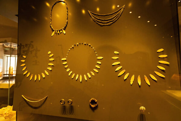 Exposition of traditional Omani jewelry in the National Museum of Oman, Muscat