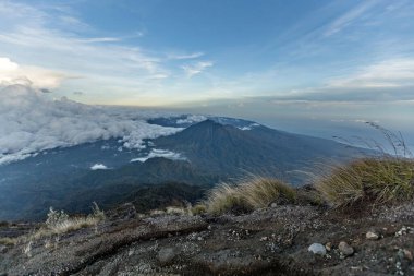 Bali Volkanı. Agung Volkanı 'ndan Bali Panoraması. Gün doğumunda 30m yükseklikte, Bali, Endonezya.