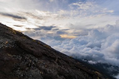 Bali Volkanı. Agung Volkanı 'ndan Bali Panoraması. Gün doğumunda 30m yükseklikte, Bali, Endonezya.