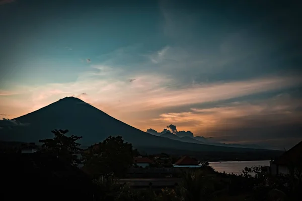 Impresionante Vista Atardecer Del Volcán Agung Desde Playa Amed Bali — Foto de Stock