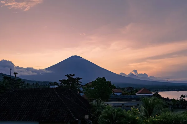 Impresionante Vista Atardecer Del Volcán Agung Desde Playa Amed Bali — Foto de Stock