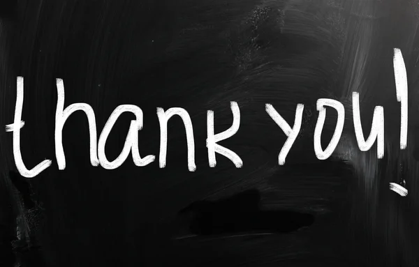"Tack "handskriven med vit krita på en svart tavla — Stockfoto