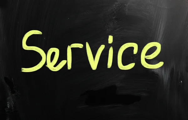 "Szolgáltatás"fehér krétával egy táblára kézzel — Stock Fotó