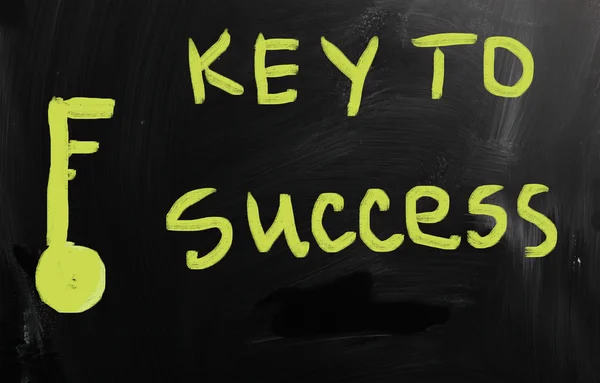 "Key to success" handwritten with white chalk on a blackboard — Stock Photo, Image