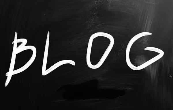 "Blog "χειρόγραφη με λευκή κιμωλία σε έναν μαυροπίνακα — Φωτογραφία Αρχείου