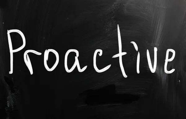 The word 'Proactive' handwritten with white chalk on a blackboar — Stock Photo, Image