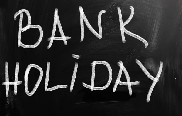 "Bank vakantie "handgeschreven met wit krijt op een Blackboard — Stockfoto