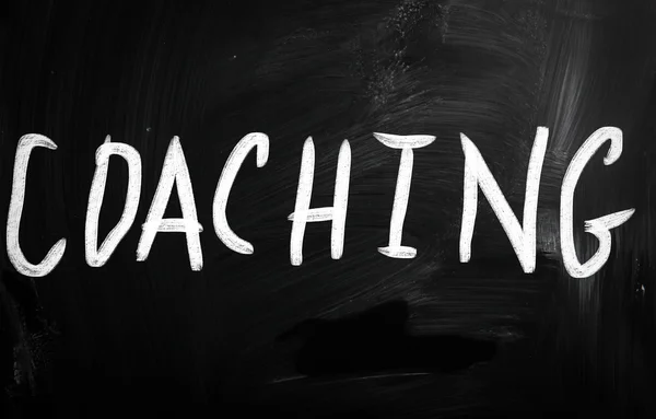 "Coaching" handwritten with white chalk on a blackboard — Stock Photo, Image