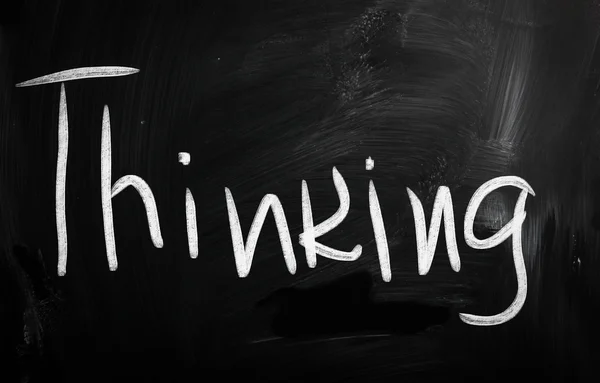 The word "Thinking" handwritten with white chalk on a blackboard — Stock Photo, Image