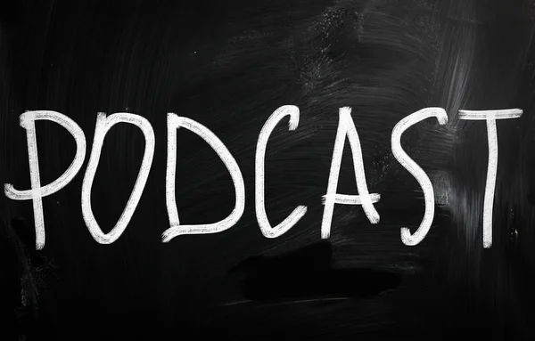 "Podcast" handwritten with white chalk on a blackboard — Stock Photo, Image