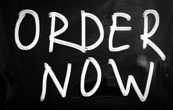 "Order now" handwritten with white chalk on a blackboard — Stock Photo, Image