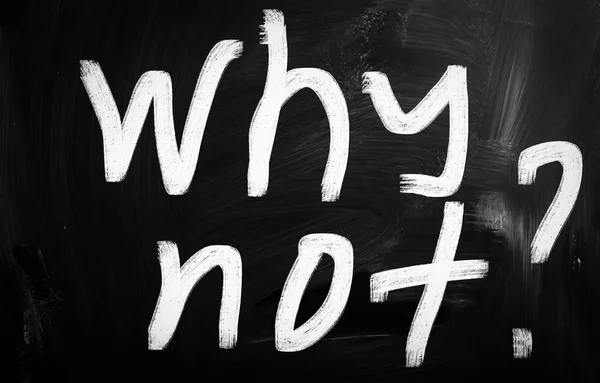 "Varför inte? "handskriven med vit krita på en svart tavla — Stockfoto