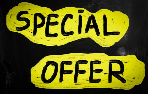 "Offerta speciale "scritto a mano con gesso bianco su lavagna — Foto Stock