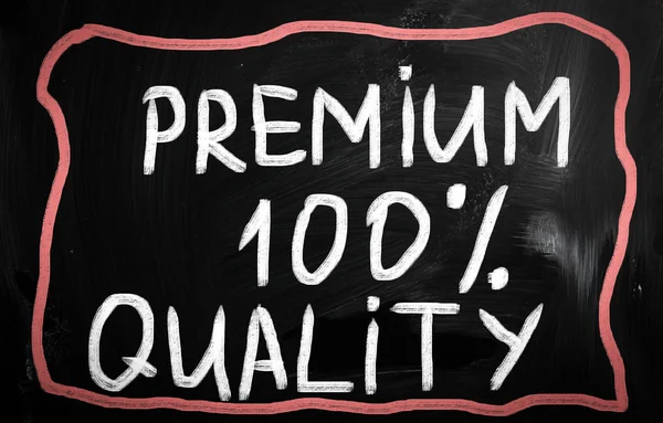 "Quality" handwritten with white chalk on a blackboard — Stock Photo, Image