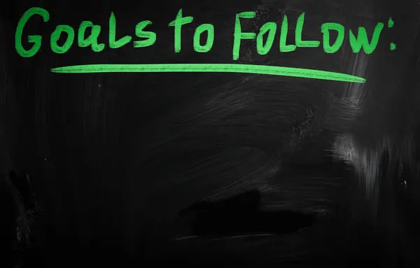 "Goals" handwritten with white chalk on a blackboard — Stock Photo, Image