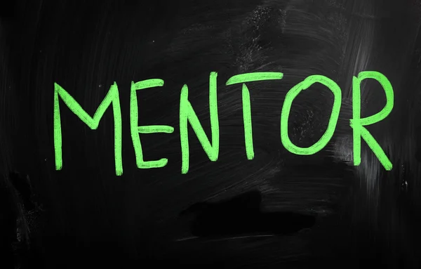 "Mentor" handwritten with white chalk on a blackboard — Stock Photo, Image